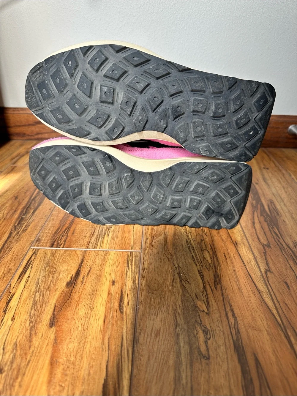 New Balance 370 Pink Retro Mesh Suede Sneakers Women’s size 9 Men’s 7.5